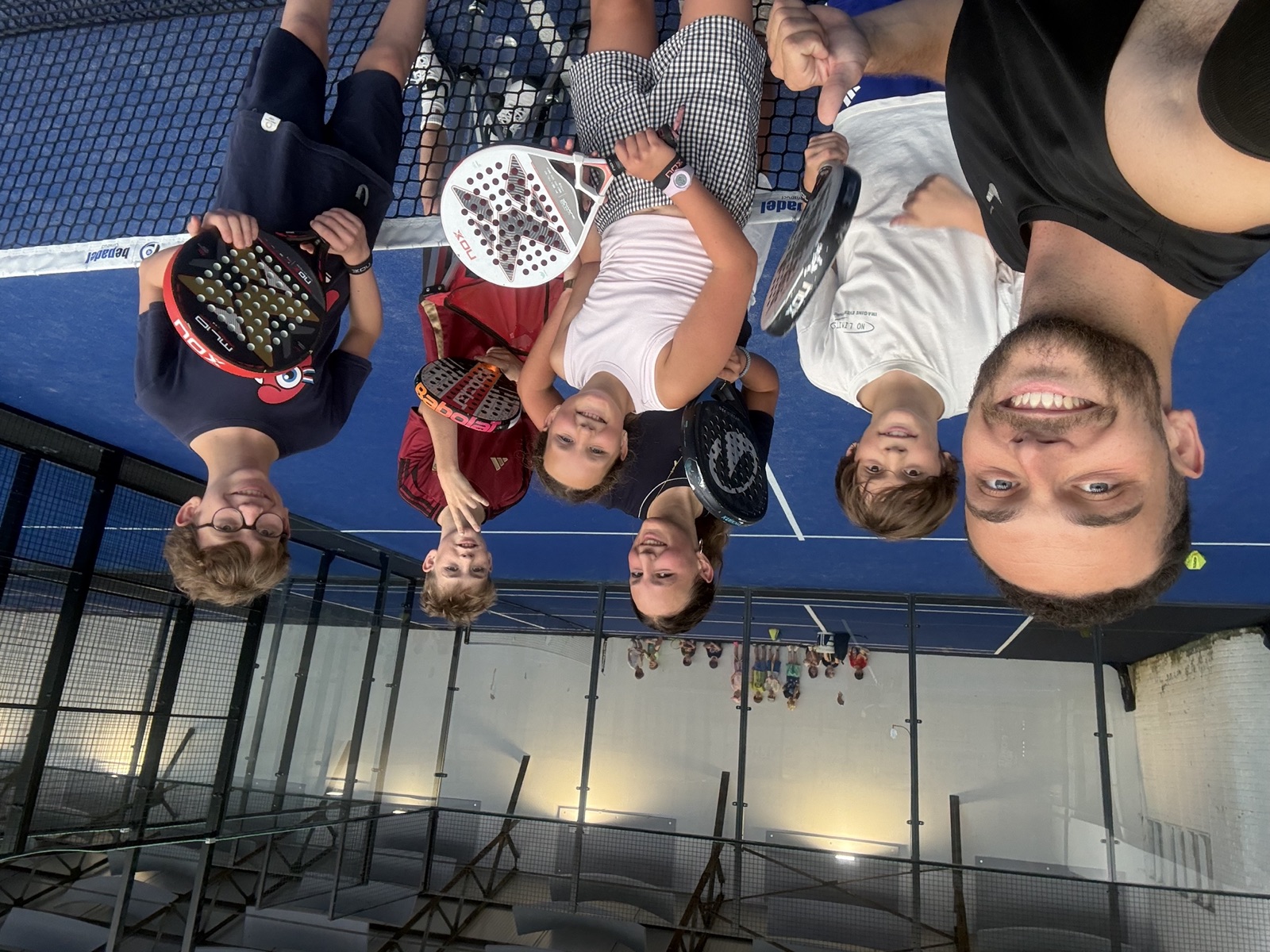 Kevin Padel with young players and their rackets