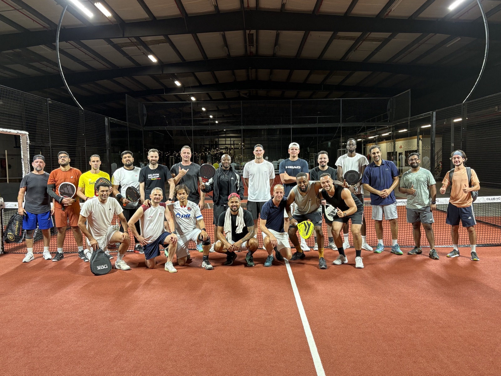Kevin Padel with a large group at a padel tournament